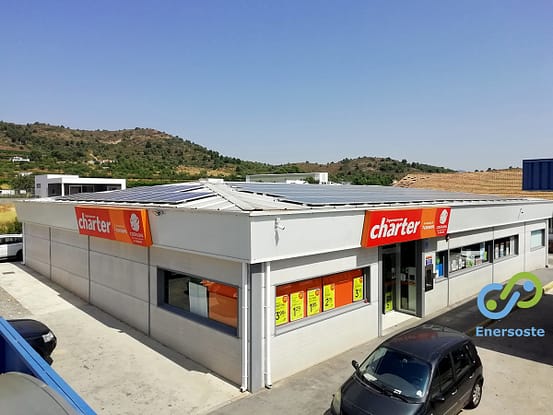 Instalación de autoconsumo energético en la cubierta de un supermercado en Algimia de Alfara