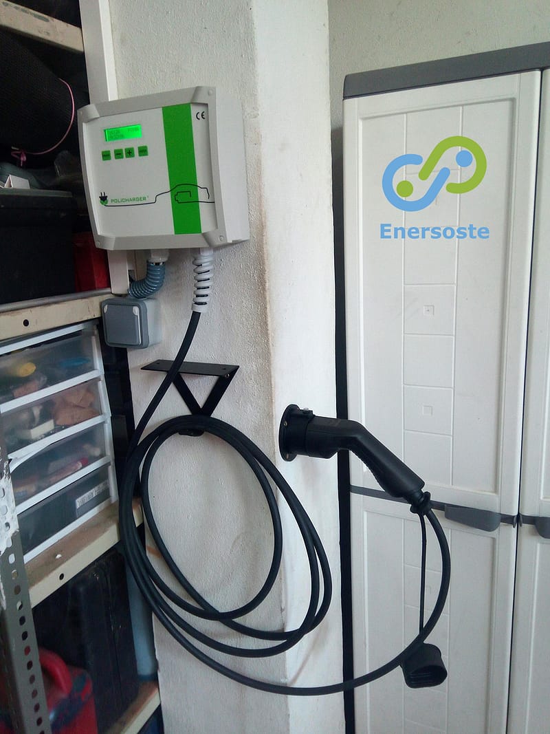 Instalación de un cargador de coche eléctrico en garaje privado