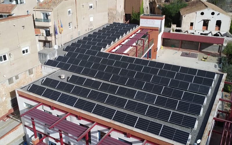Instalación fotovoltaica colectiva en CEIP Ramón Rubio Silvestre en Geldo (Castellón)